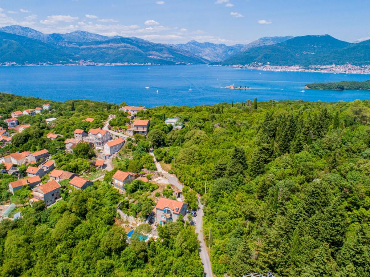 Villa Toscana With A Pool Тиват Экстерьер фото