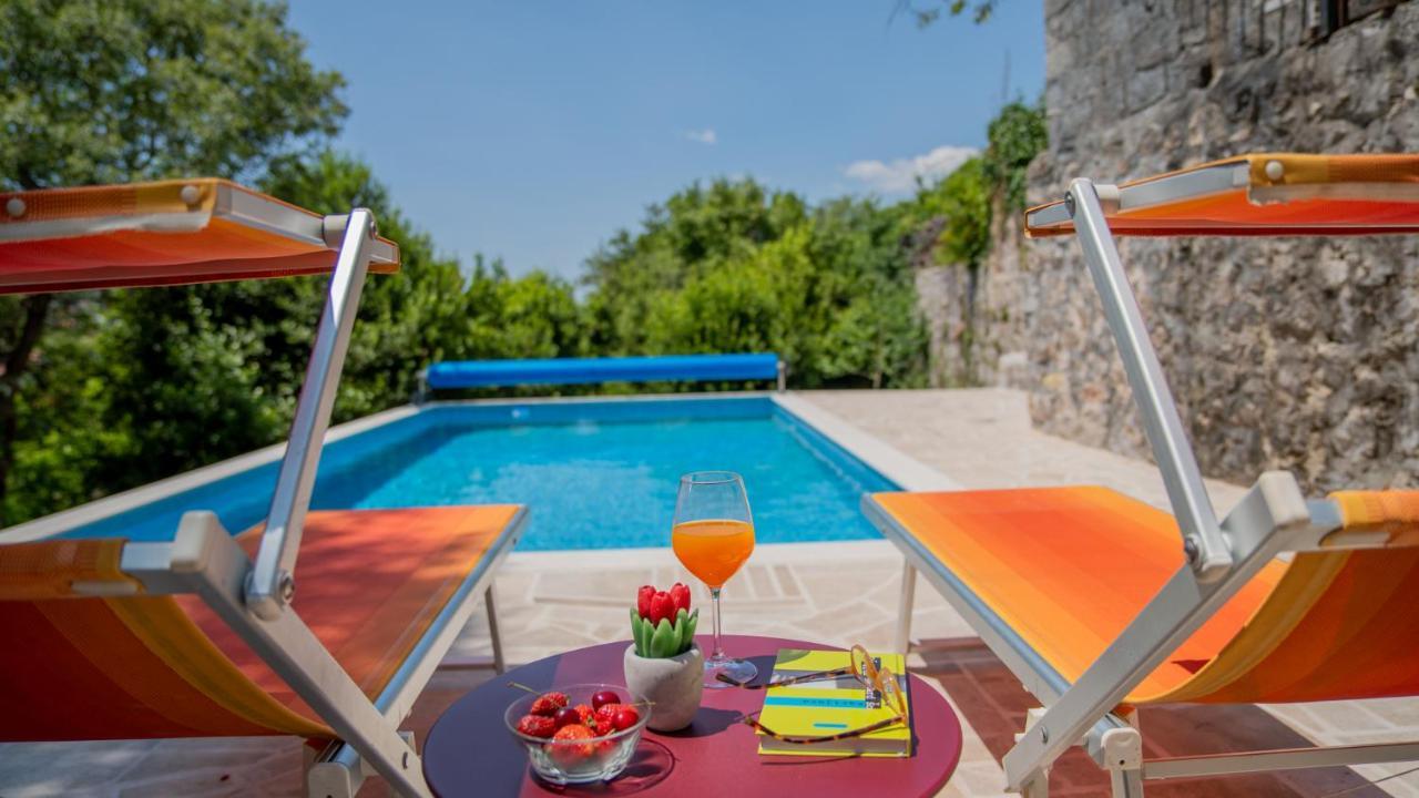 Villa Toscana With A Pool Тиват Экстерьер фото