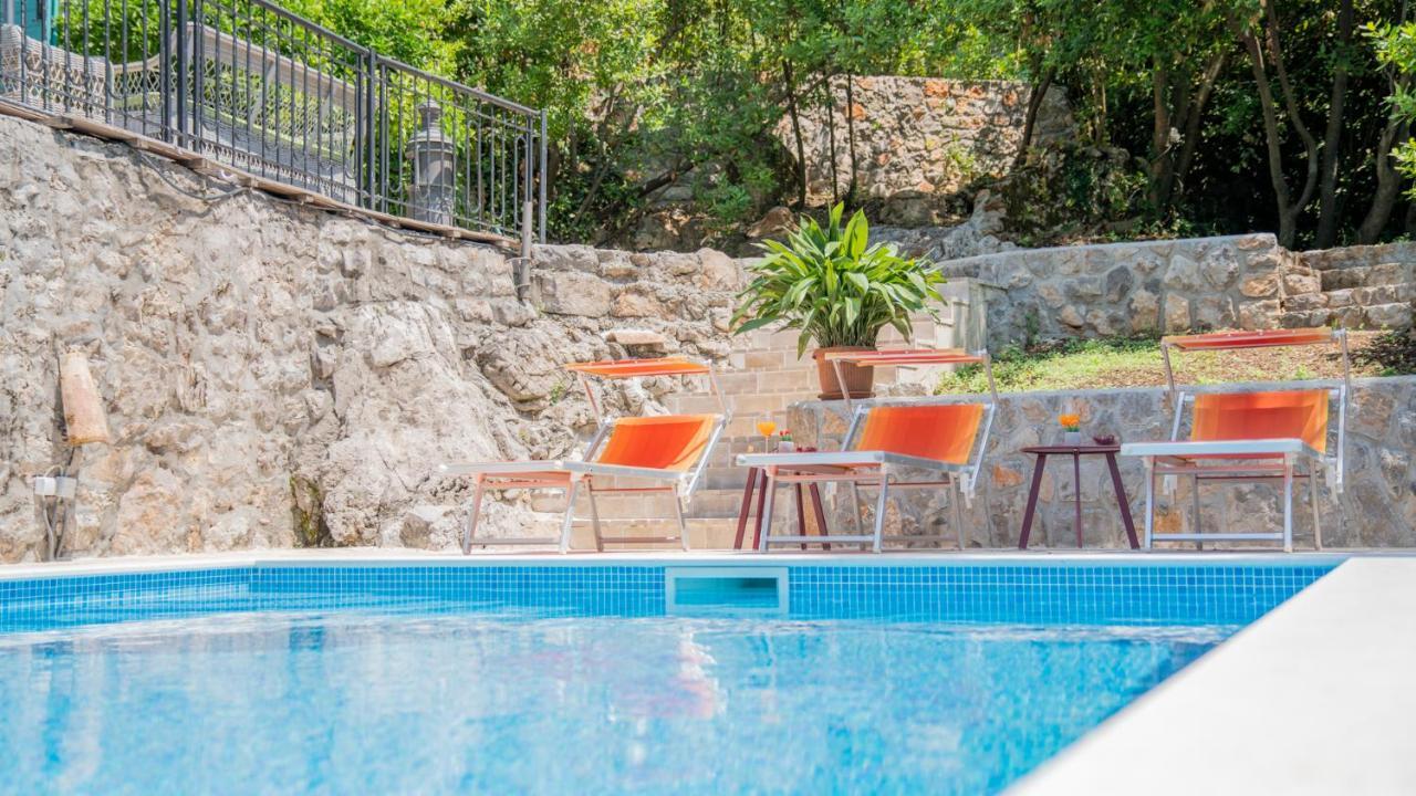 Villa Toscana With A Pool Тиват Экстерьер фото