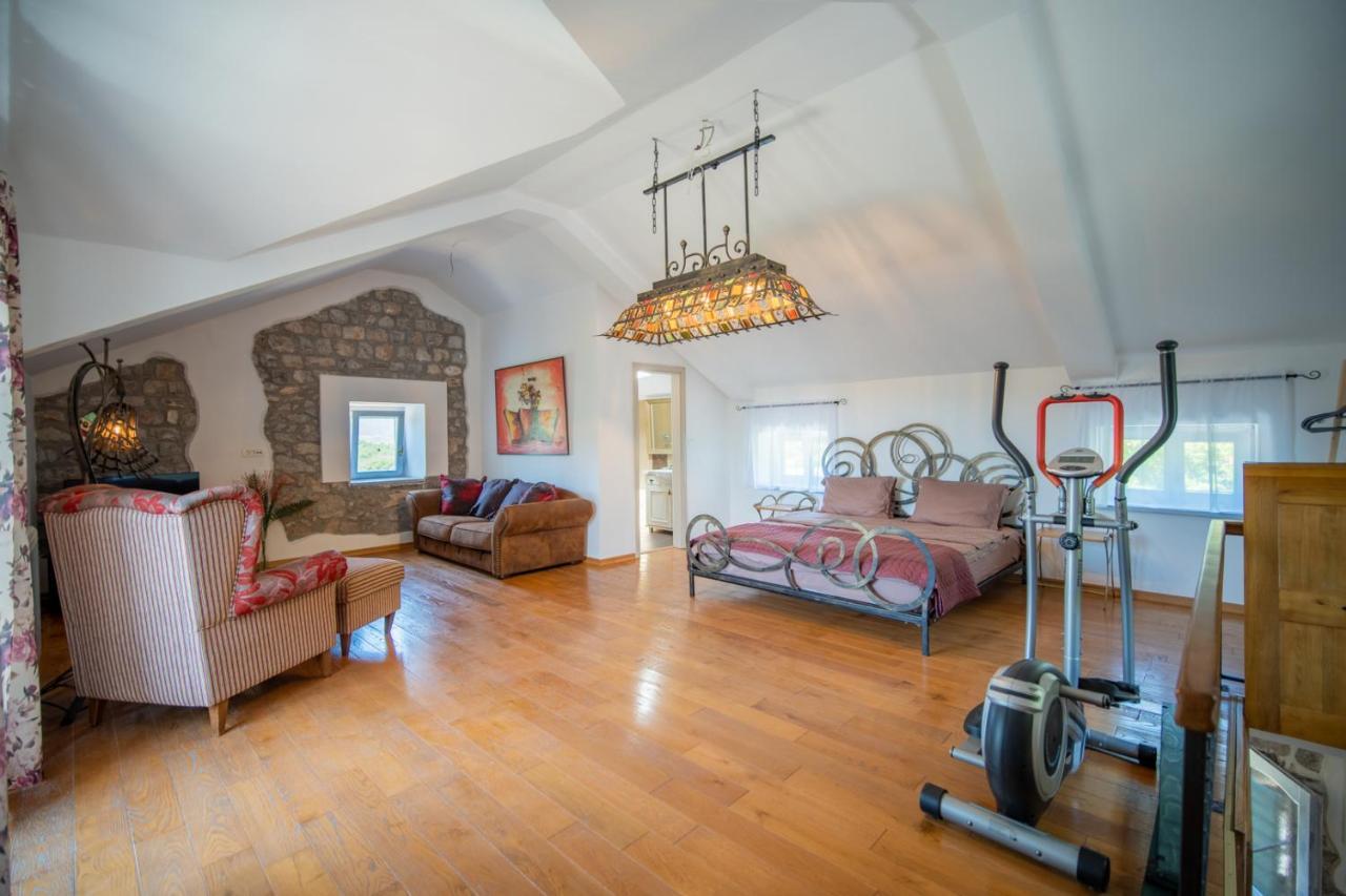 Villa Toscana With A Pool Тиват Экстерьер фото