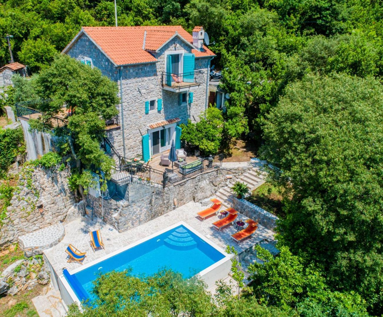 Villa Toscana With A Pool Тиват Экстерьер фото